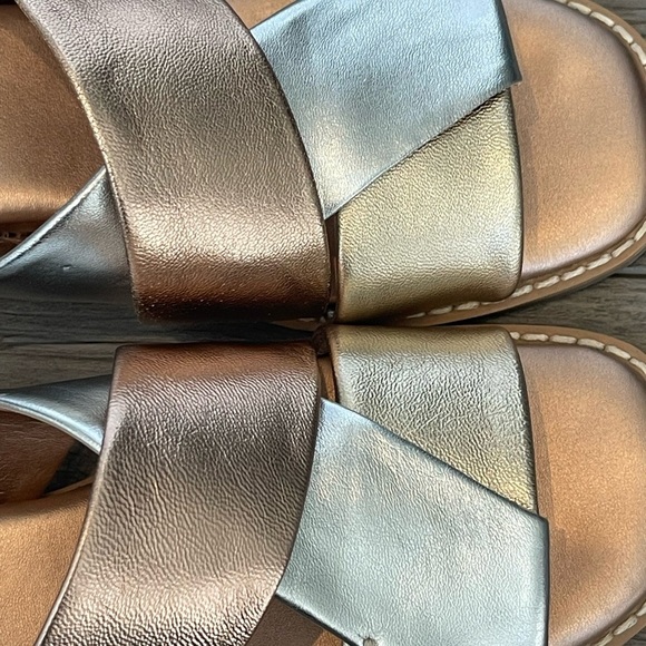 Aerosoles Hilary Combo Metallic Slide Sandal, Flats, Criss Cross Straps, Size 6M - Picture 10 of 10